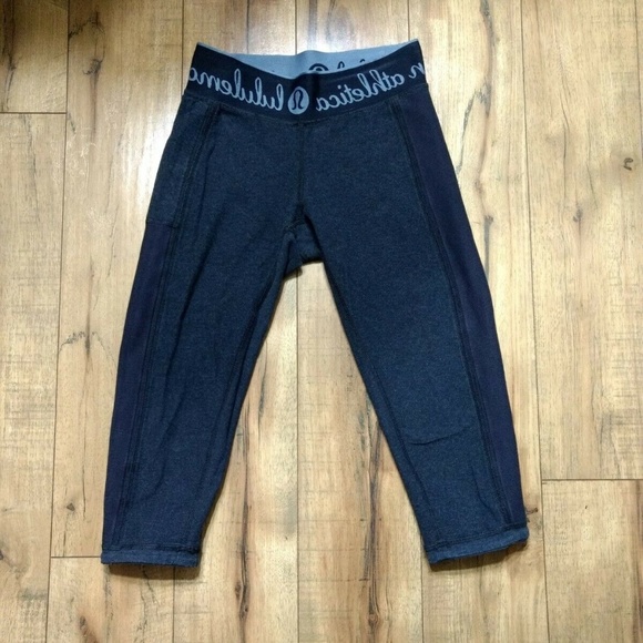 Lululemon Size 4 Reversible Inner Essence Crop Leggings 2 in 1 Navy Blue Cropped - Picture 8 of 8